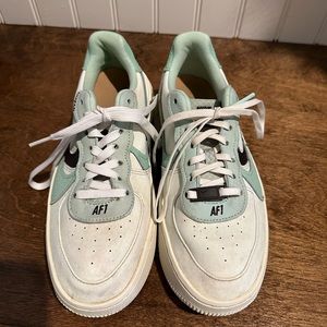Nike AirMax1 in Woman Size 8M with Platform Sole